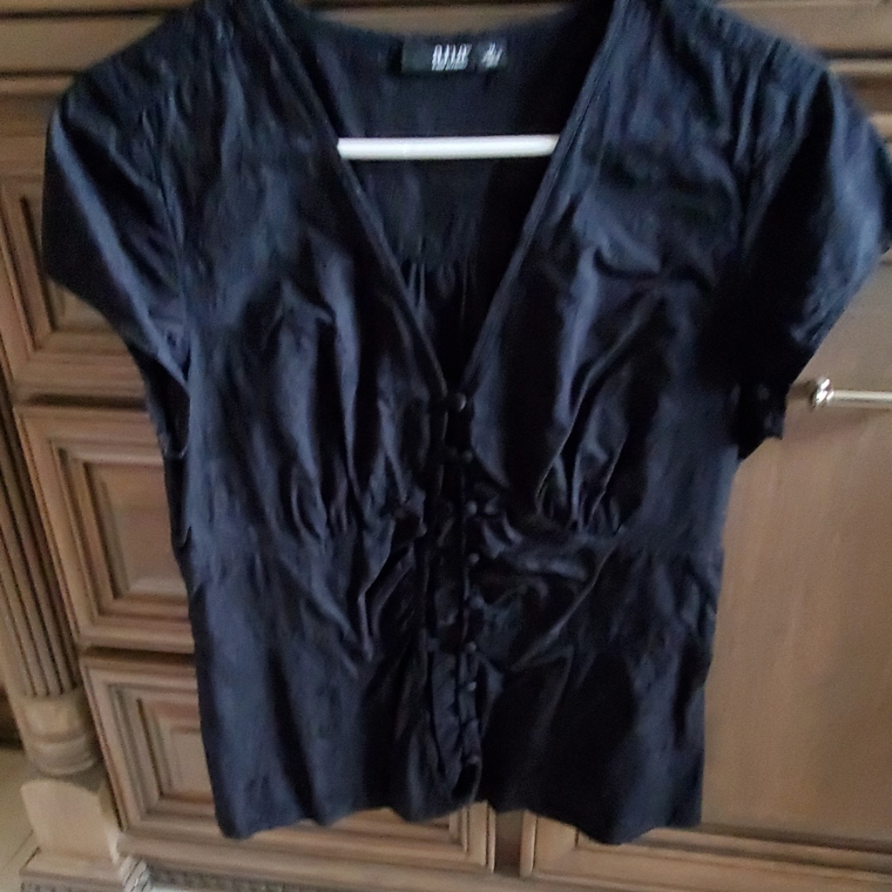 Cap sleeve blouse.